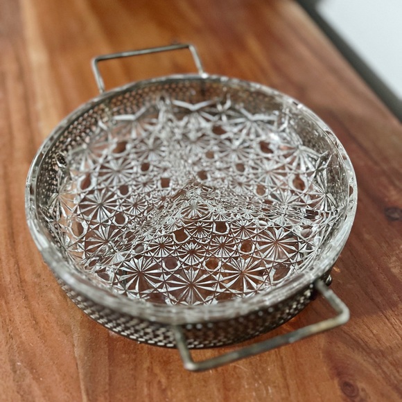 Daisy & Buttons Vintage Mid Century Glass Serving Trivet Dish - Picture 2 of 7